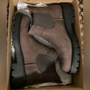 UGG loxely boot